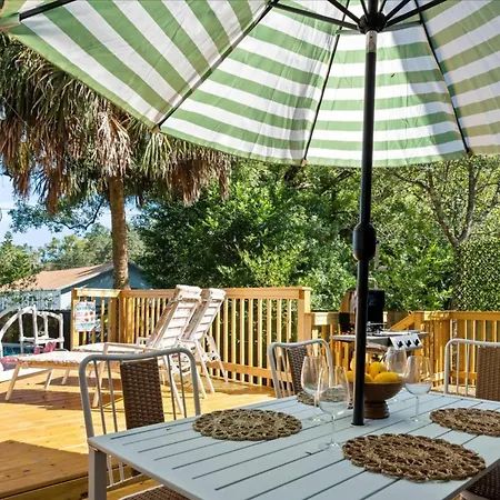 Urban Flamingo Retreat Modern Meets Tropical In This Beautiful, Updated Pet Friendly 3Bd Pool Home With Outdoor Living Space